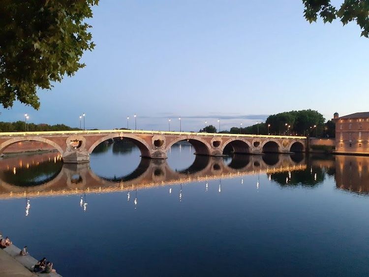 Garonne - Toulouse - France - Booked ai