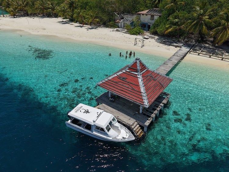 Hithadhoo Travel Guide - Best time to visit - Booked ai