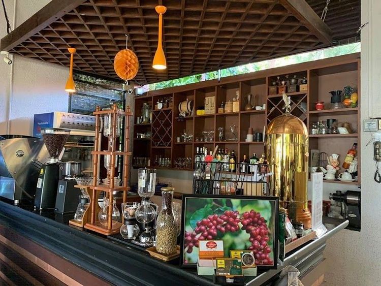 Pan Taw Win - Pyin Oo Lwin - Myanmar - Booked ai