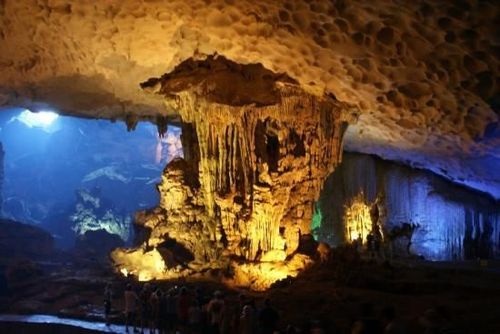Dau Go Cave - Ha Long - Vietnam - Booked ai