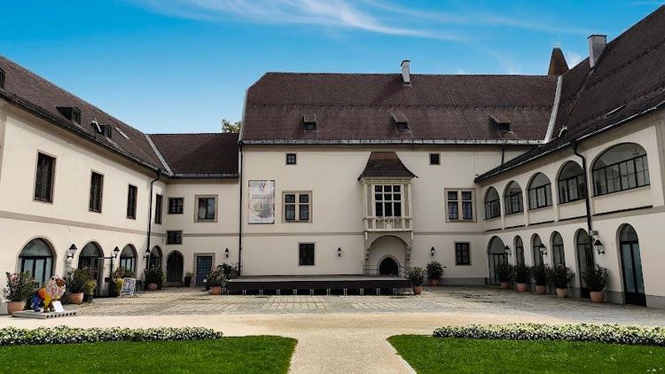 Stadtmuseum Burg Wels - Wels - Austria - Booked ai