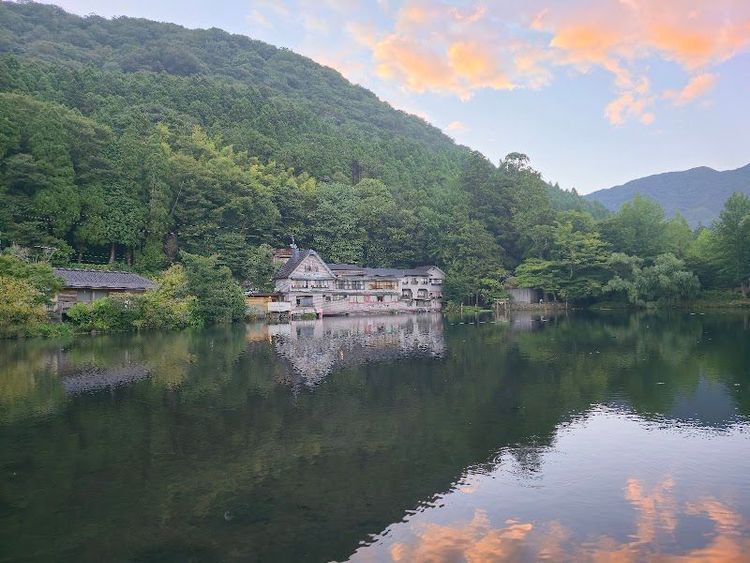 Lake Kinrin - Yufu - Japan - Booked ai