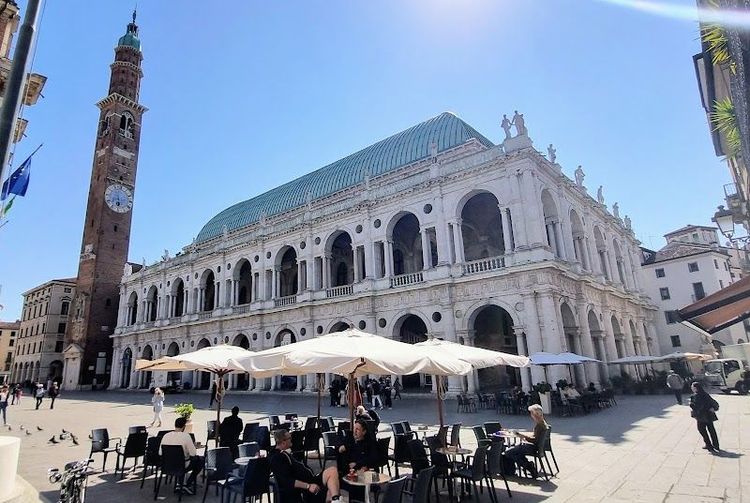 Piazza dei Signori - Vicenza - Italy - Booked ai