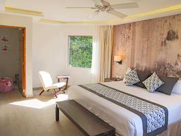 Bars and Restaurants at Sandos Caracol Eco Resort, Playa del Carmen