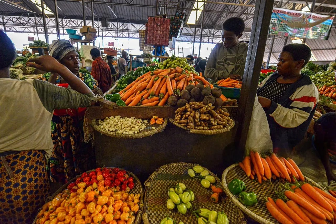 El Mercado Kimironko es el mercado local más grande, más concurrido e icónico de Kigali, Rwanda, y ofrece un momento increíble y adorable
