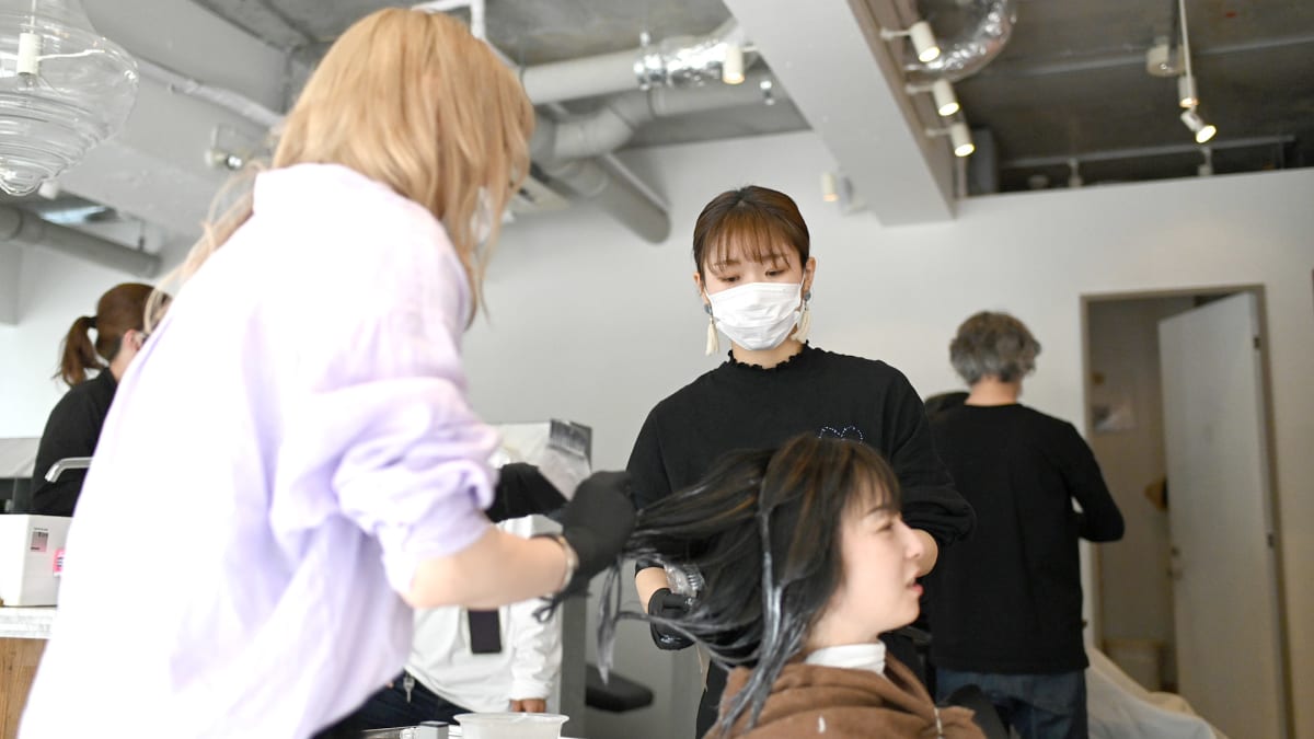 パーソナルカラー診断を元にしたハイライトで、黒髪はどう変わる！？