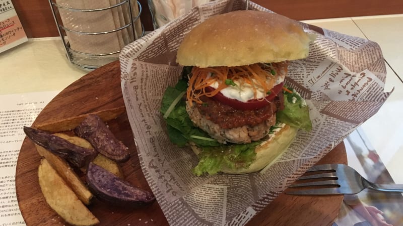 VEGAN BURGER NOURISH（ビーガンバーガー ナーリッシュ）