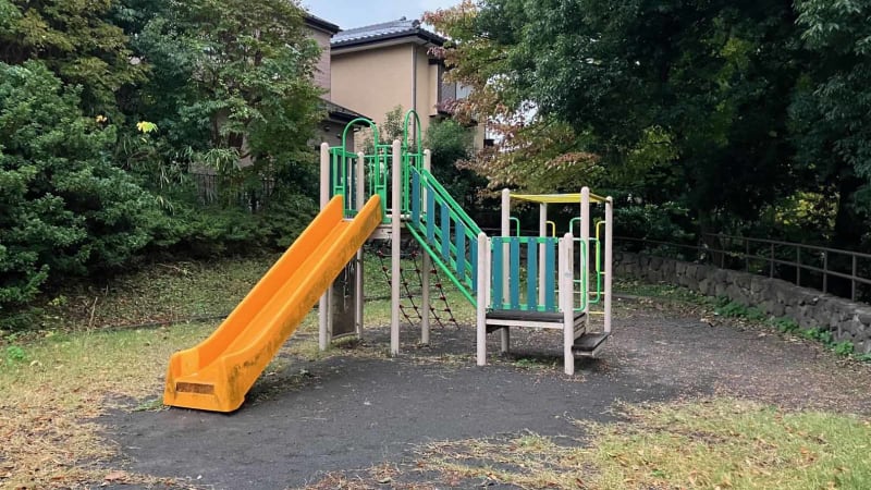 本郷三丁目公園