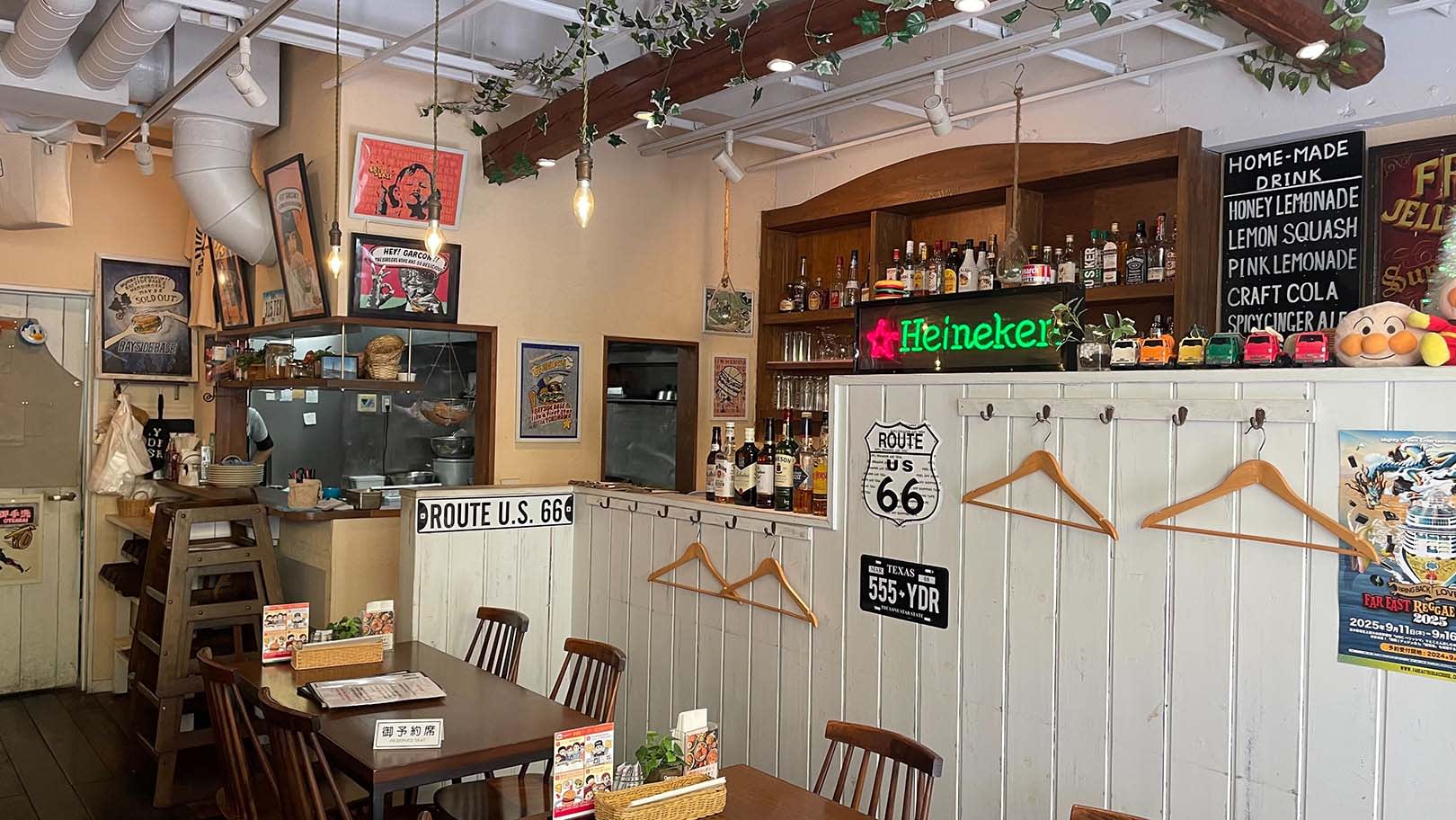Hamburger & Cafe BAYSIDE BASE（ハンバーガー＆カフェ