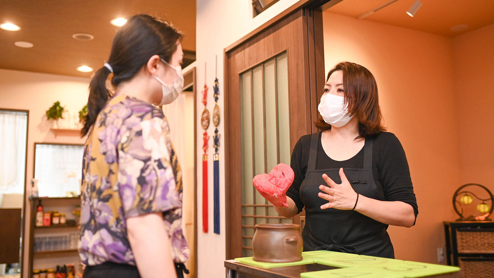 体の芯から温まる……。老舗サロンでよもぎ蒸し体験！