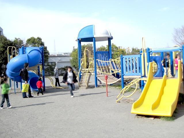 大学が見える公園 県道330号線から見える太陽の遊具が2025年4月1日より利用可能に