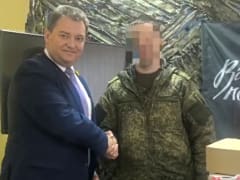 Максим Стрельцов передал гуманитарную помощь в зону СВО