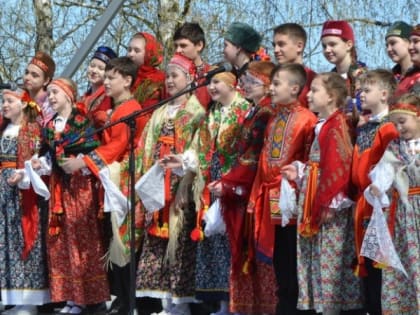 В музее-заповеднике Есенина под Рязанью 1 мая праздновали Красную горку