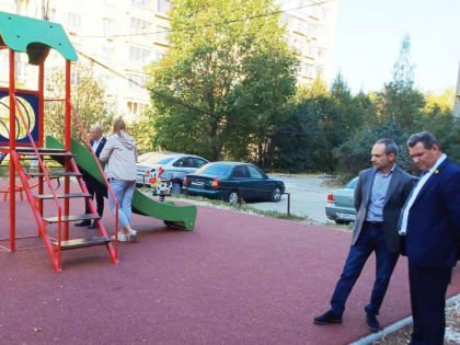 В Рязани завершается установка новых детских площадок