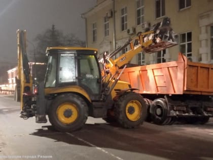 Ночью в городе работала спецтехника