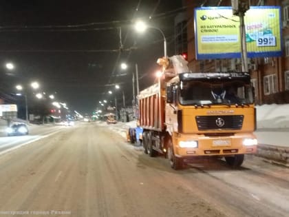 Ночью с городских улиц вывозили снег