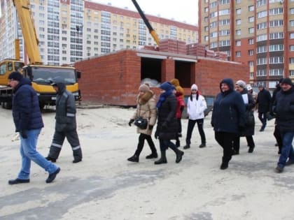 Галина Трушина проконтролировала строительство детского сада в микрорайоне Семчино
