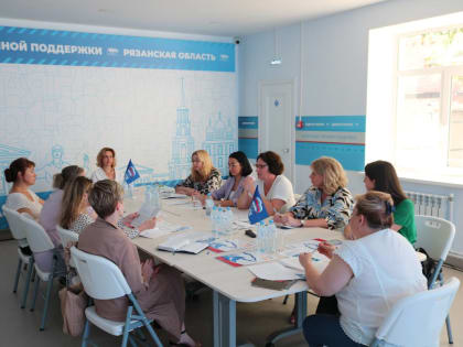 На базе Штаба общественной поддержки продолжаются встречи с жителями областного центра и экспертами по сбору наказов в народную программу