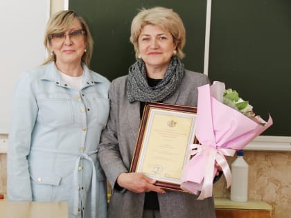 Татьяна Чинкова поздравила с юбилеем директора школы №68