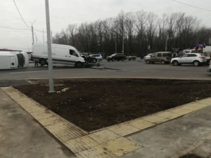 На выезде из Рязани произошла серьезная авария с двумя микроавтобусами
