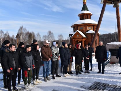 Благочинный Кустарёвского округа иерей Вячеслав Пименов принял участие во встрече ветеранов боевых действий со студентами Сасовского индустриального колледжа на мемориальном компле