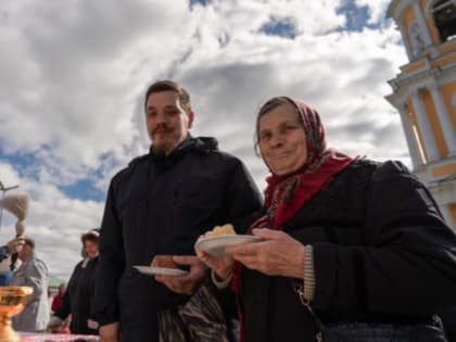 На Пасху рязанцам бесплатно раздали несколько сотен куличей