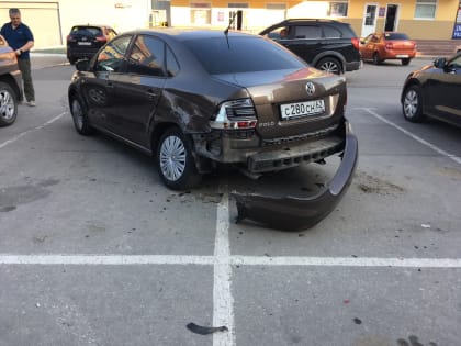 Пьяный водитель протаранил автомобили на парковке в Рязани – соцсети