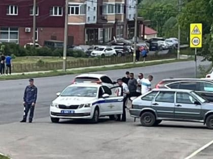 На Славянском проспекте в Рязани полиция массово останавливает автомобили