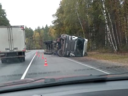 Под Рязанью перевернулась фура