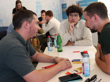 Представители общественных организаций участвуют в формировании народной программы партии