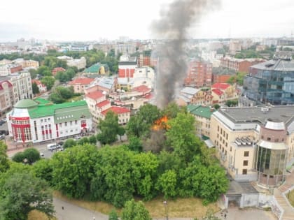 В центре Рязани огнем зачистили перспективную строительную площадку