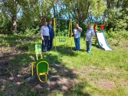 В селе Алешня Рыбновского района обустроили новую детскую площадку