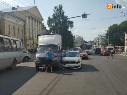 Из-за ДТП в центре Рязани затруднено движение