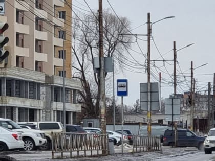 В Рязани на Солотчинском шоссе из-за порыва ветра перевернулся светофор