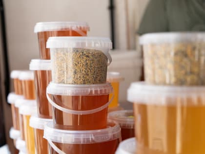 На площади Победы в Рязани начала работу медовая ярмарка