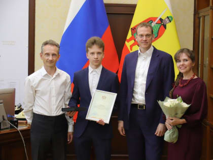 Рязанский губернатор встретился с призёром Европейской географической олимпиады Егором Гриненко