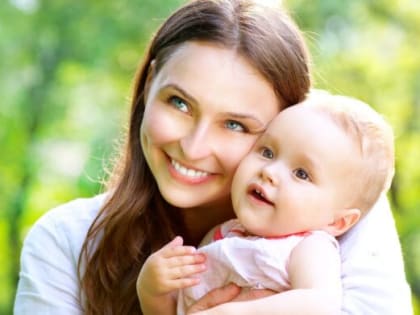 В Москве мать покормила младенца грудью за рулем каршеринга