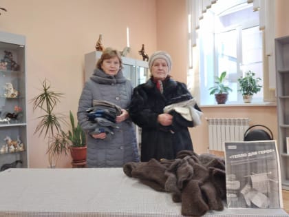 Единороссы вяжут теплые вещи для участников СВО