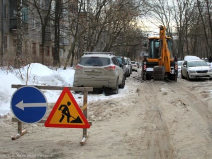 В городе расчищают остановки и пешеходные переходы