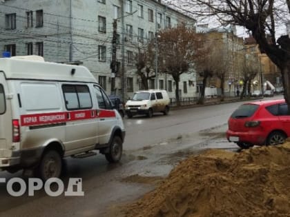 В Рязани человек выпал с высоты третьего этажа