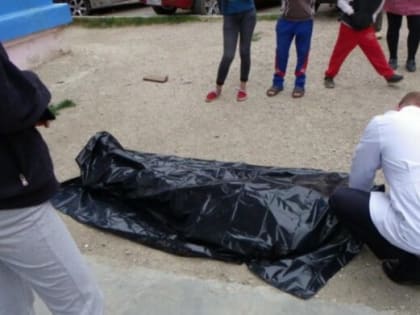 Школьник внезапно умер во время прогулки в Кировской области