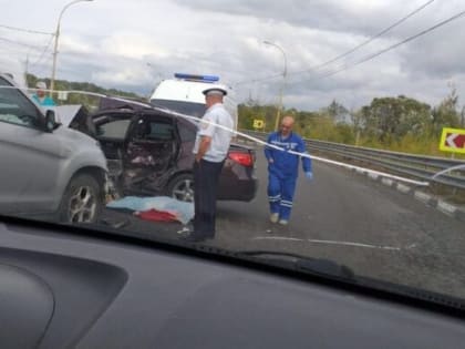 ДТП в Липецке: у иномарки буквально разорвало кузов – видео