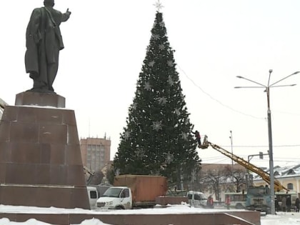 В Рязани начали разбирать новогодние ёлки