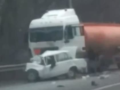 На Южной окружной «смяло» автомобиль