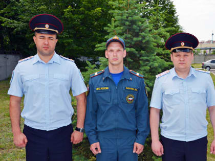 В Рязани полицейские и спасатель помогли женщине, стоявшей на краю балкона 16-го этажа