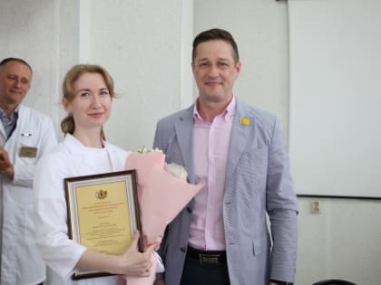 Антон Астафьев поздравил сотрудников кардиологического диспансера