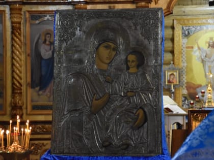 В Архангельском храме г. Сасово совершен Параклисис с  чтением акафиста к Пресвятой Богородице