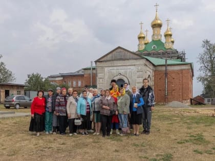 Волонтёры отряда «Луч добра» п. Ермишь с экскурсией посетили храм Преображения Господня п. Кадом