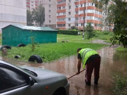 Городские службы устраняют последствия ливня в Рязани