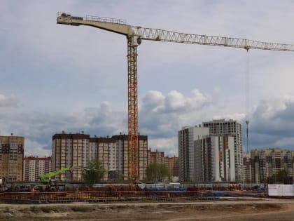 Вице-губернатор Артём Бранов проконтролировал строительство школы в Семчине